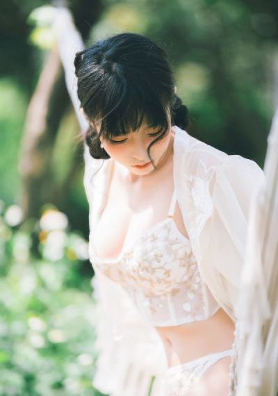 中国第一艘服役的国产航空母舰是_BD国语全集免费观看